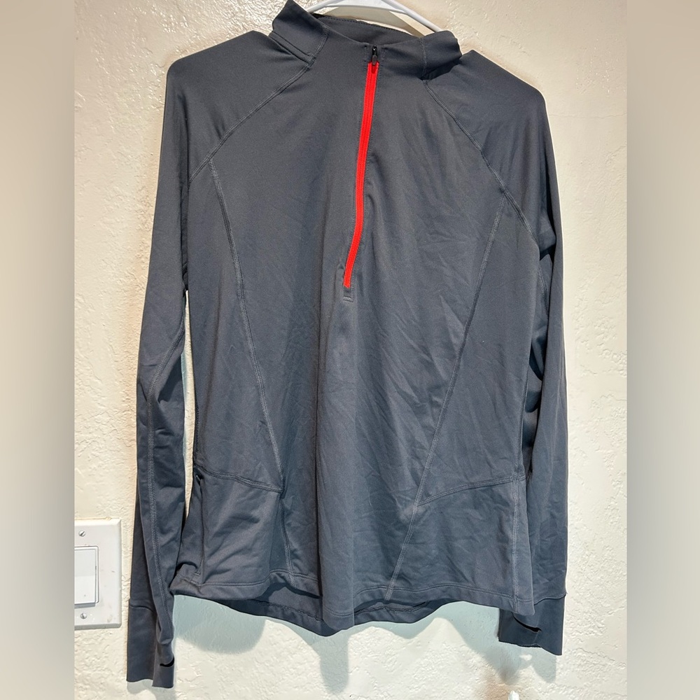Women’s Under Armor gray and bright orange 1/4‎ zip pullover thumb holes large